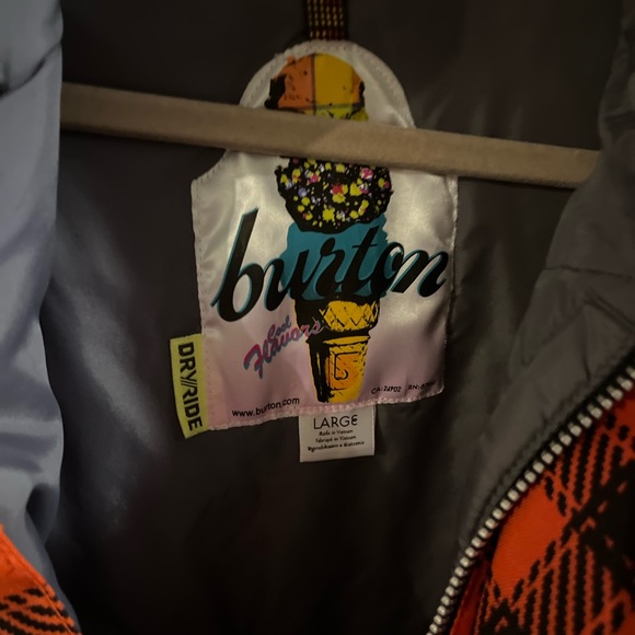 Burton snowboarding coat in great shape. Bought it here but did wear. - Picture 4 of 4